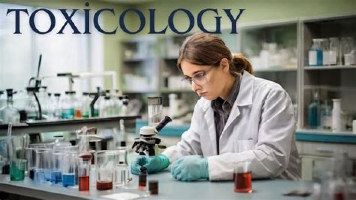 How much do toxicologists make in Canada?